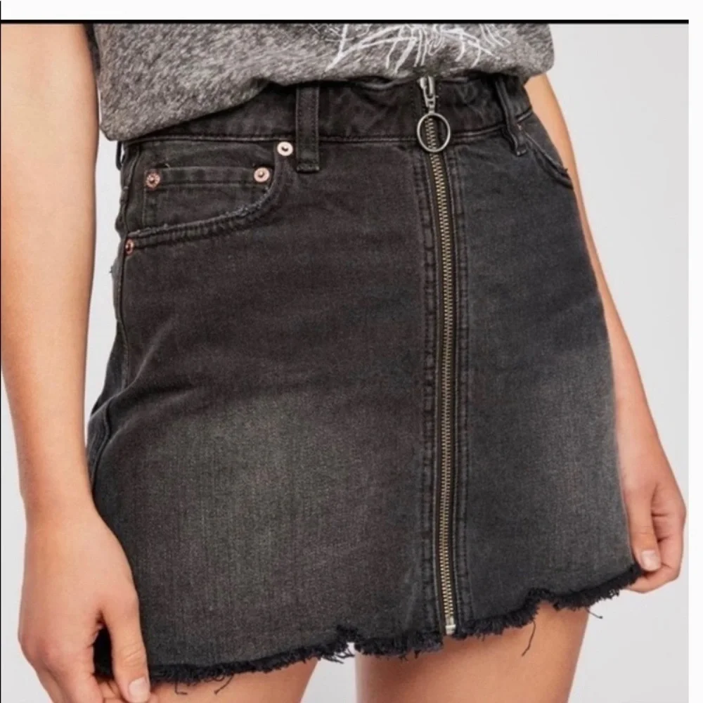 Free People We the Free Black jean mini skirt zip it up size 25